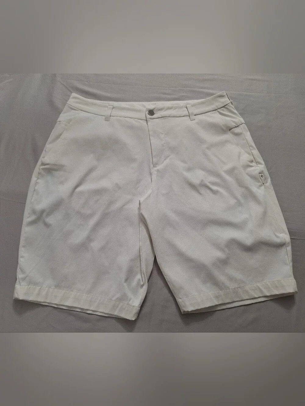 lululemon Commision Golf White Men's Flat-Front Performance Shorts, Size 34